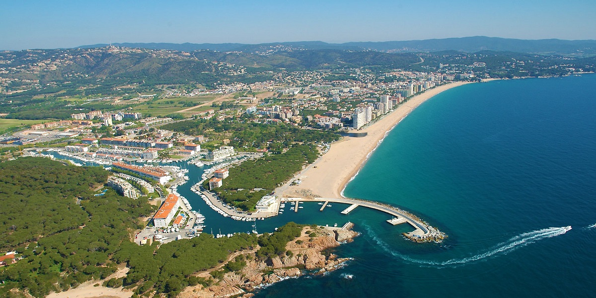 Taxi from Airport Barcelona to Platja d'Aro. English-speaking drivers